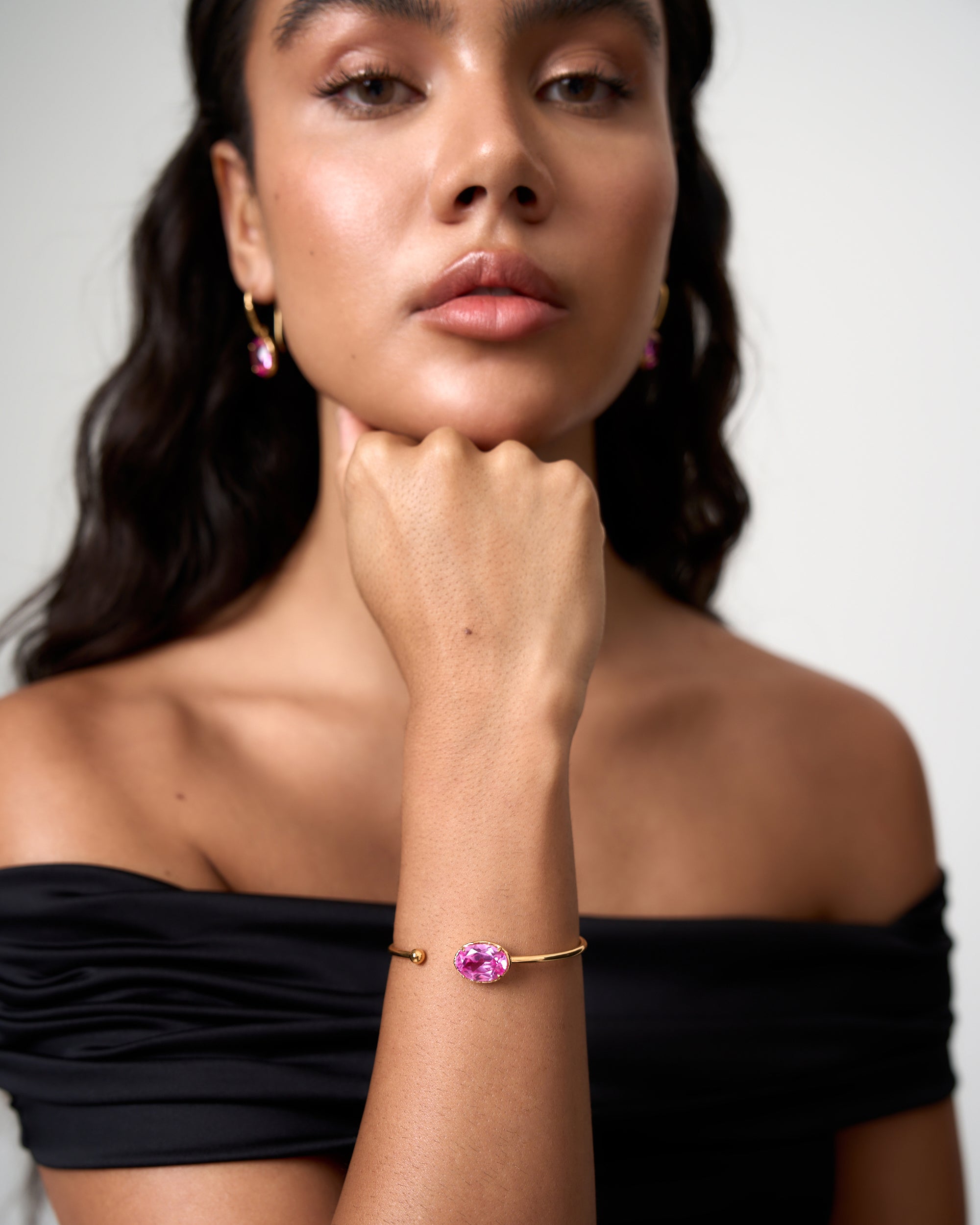 Model wearing the Rosa open bangle by Azora Jewellery. Gold vermeil on sterling silver.