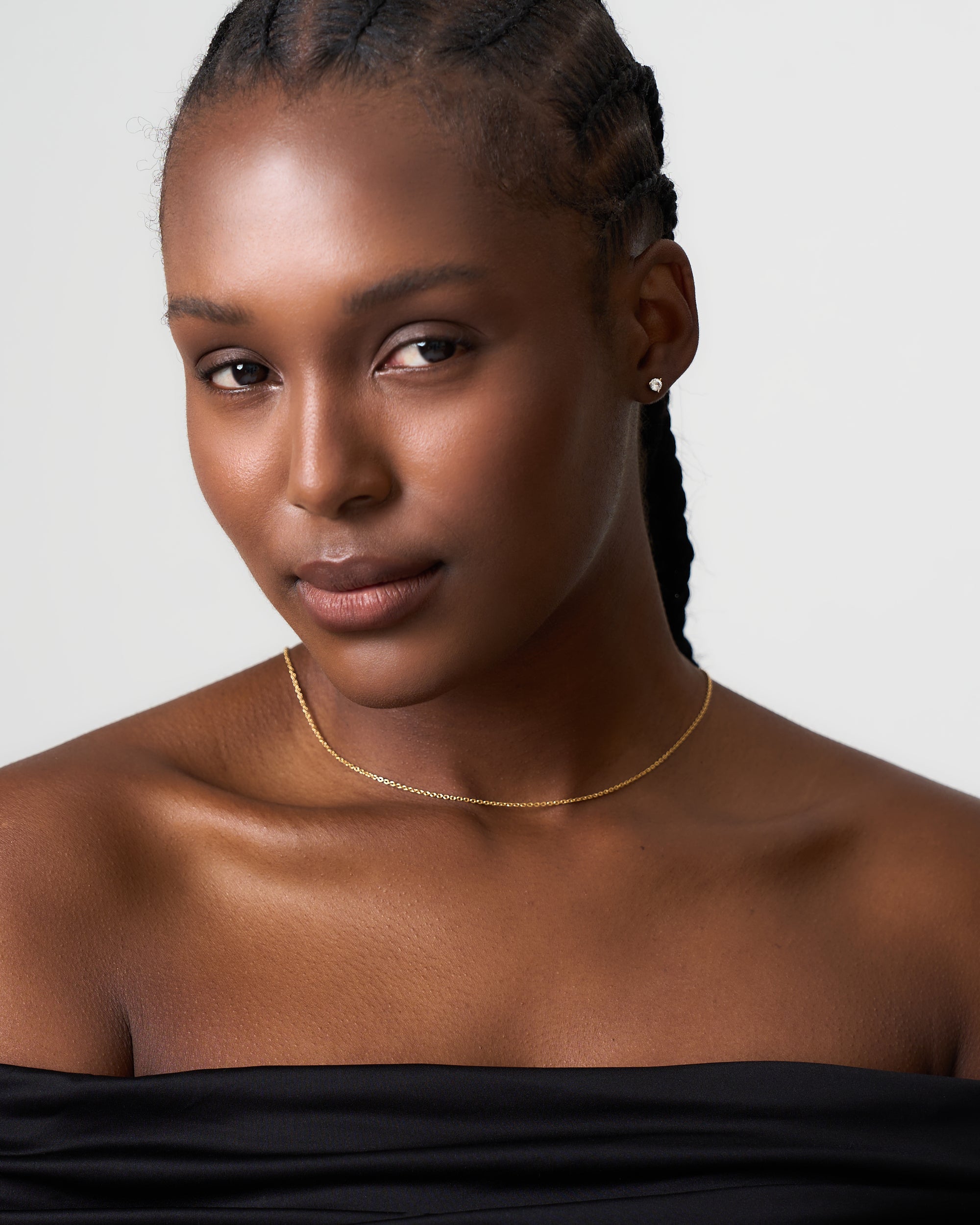 GOLD WHITE SAPPHIRE STUD EARRINGS