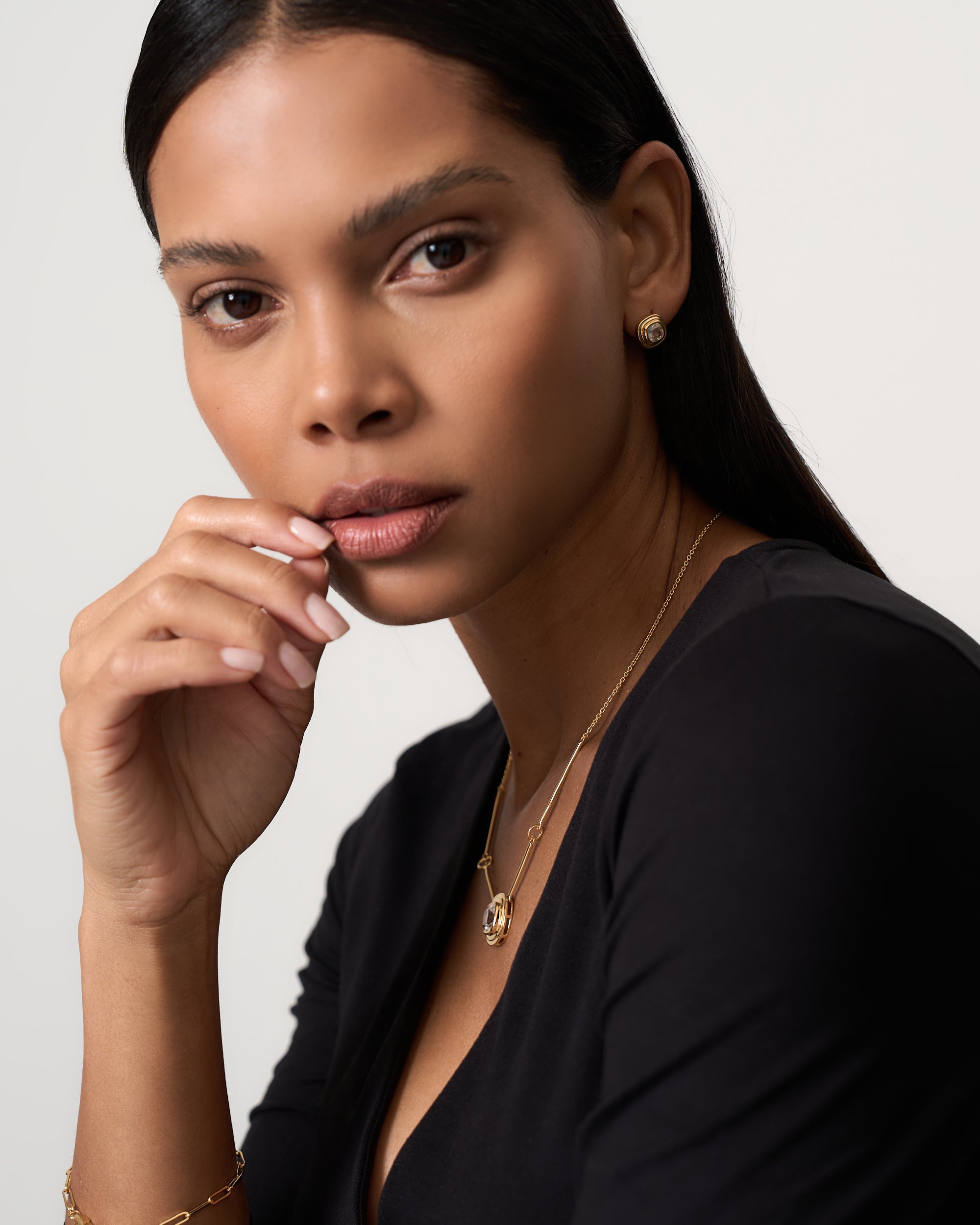 WHITE SAPPHIRE SQUOVAL DIAMOND RIDGE STUD EARRINGS