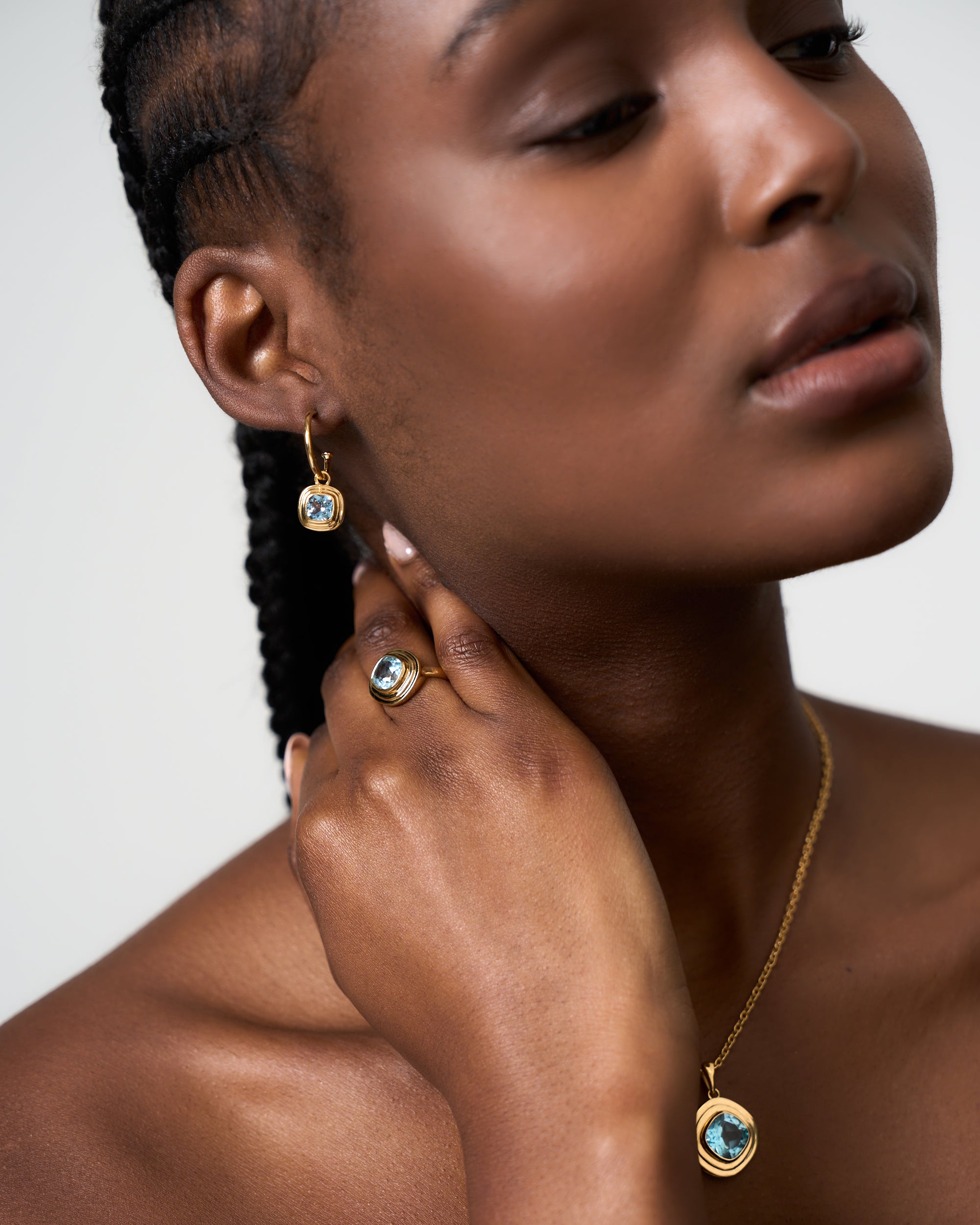 BLUE TOPAZ SQUOVAL RIDGE RING