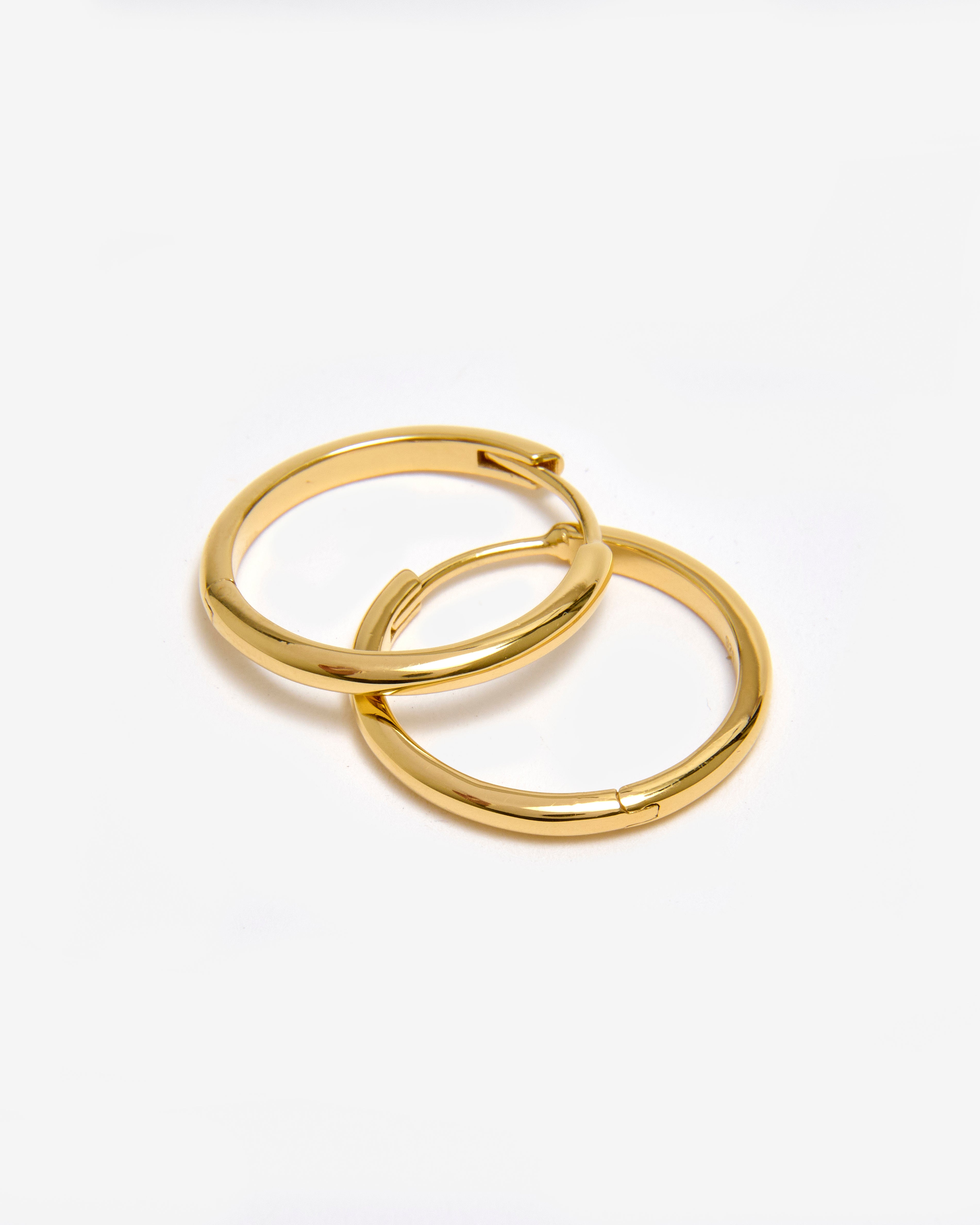 GOLD CLASSIC HOOP EARRINGS - MEDIUM