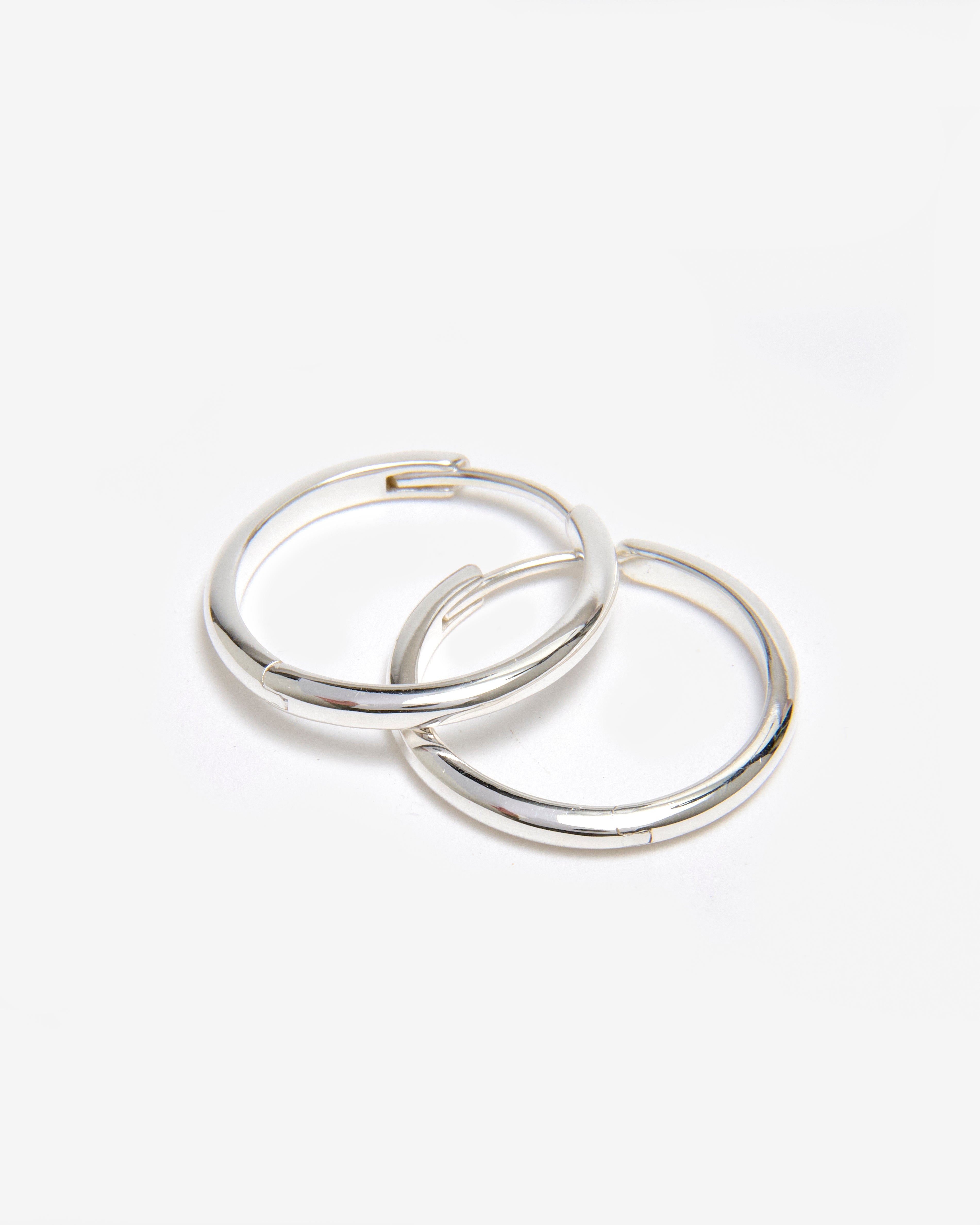 SILVER CLASSIC HOOP EARRINGS - MEDIUM