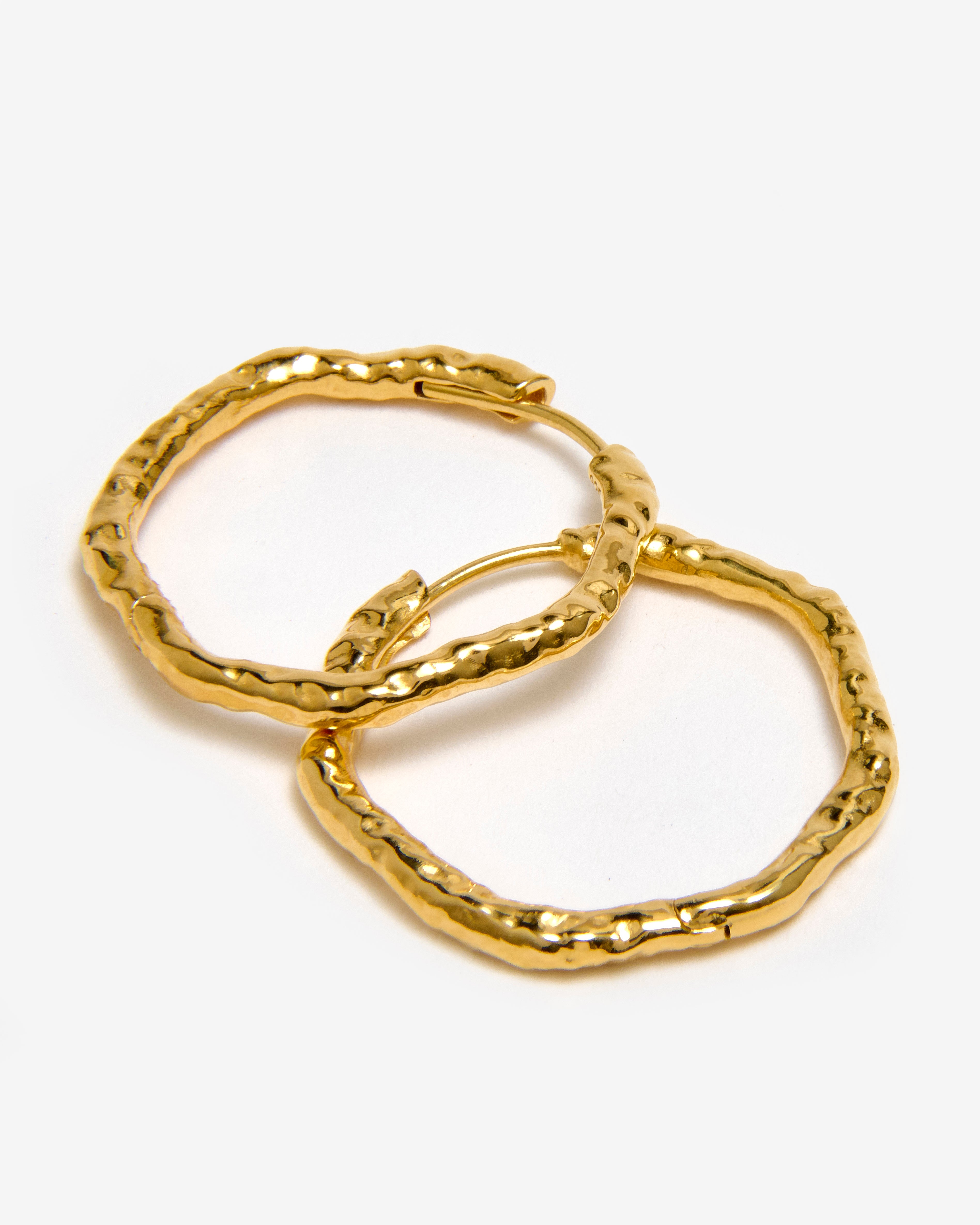 GOLD MEDIUM HAMMERED HOOP EARRINGS - MEDIUM