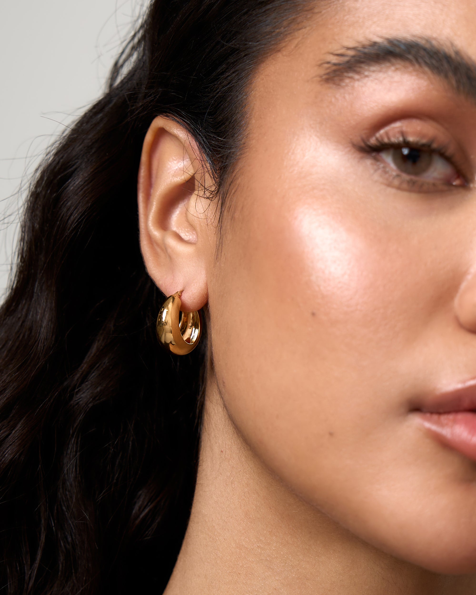 GOLD SMALL CHUNKY HOOP EARRINGS