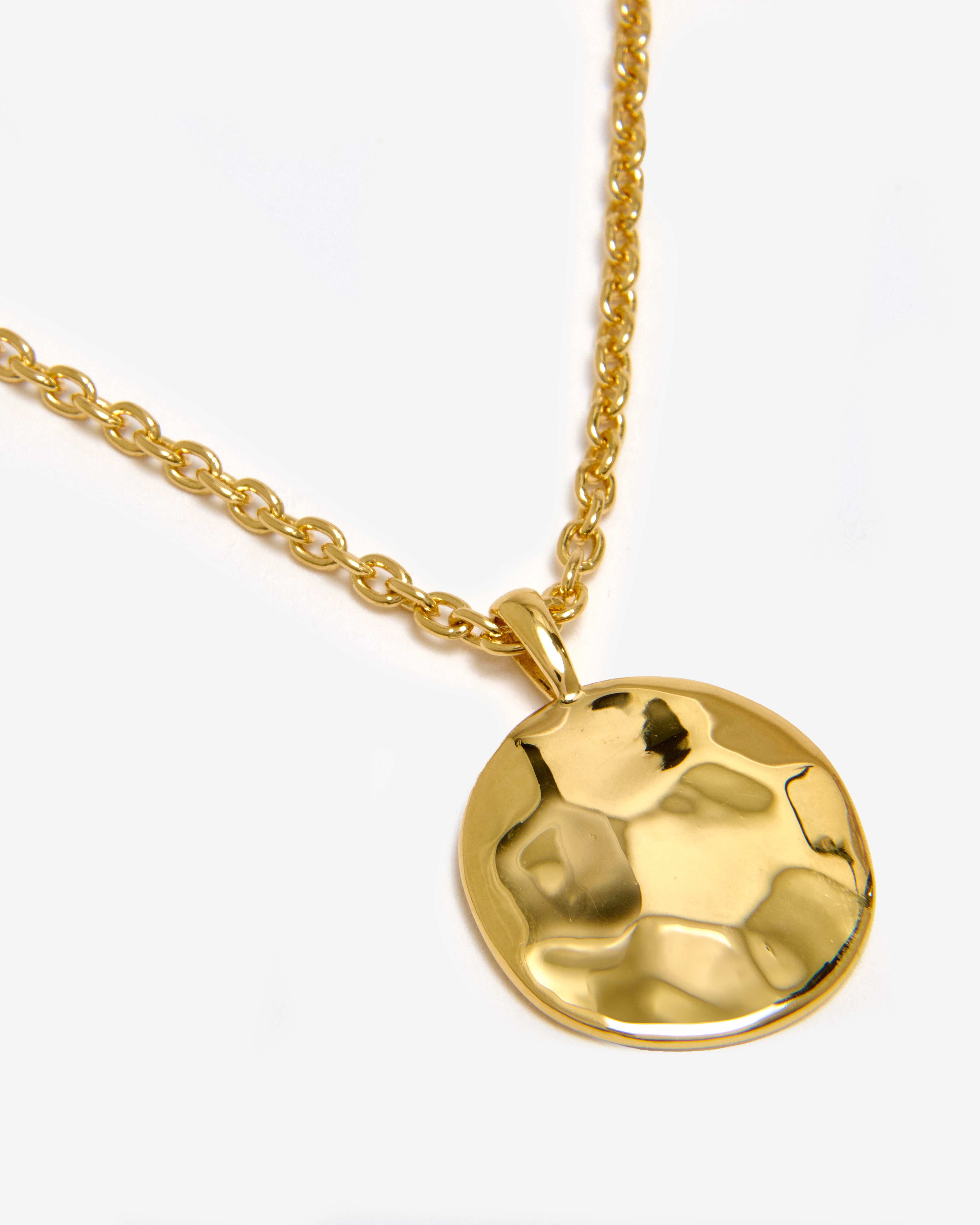 GOLD HAMMERED DISC PENDANT NECKLACE