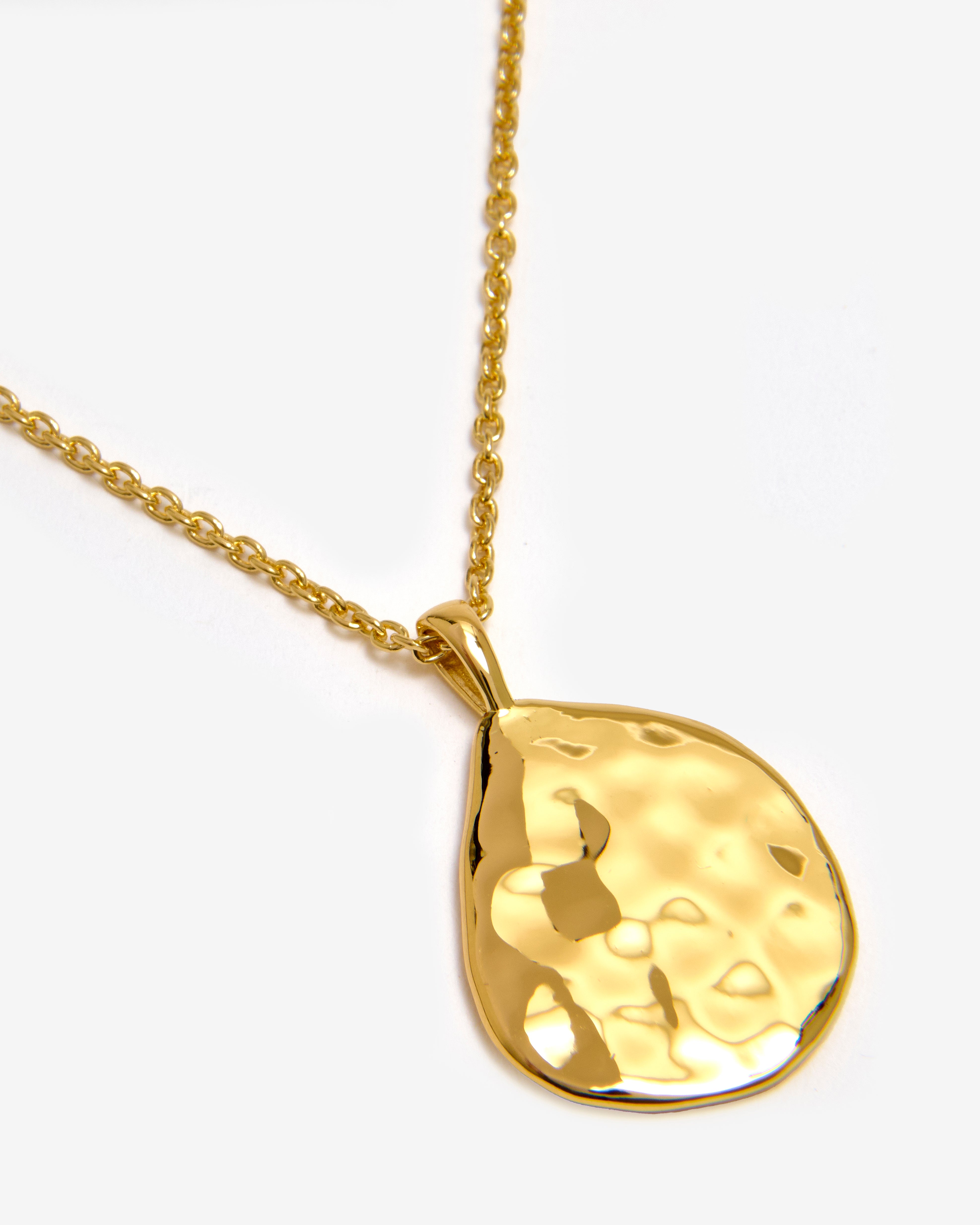 GOLD HAMMERED PEBBLE PENDANT NECKLACE