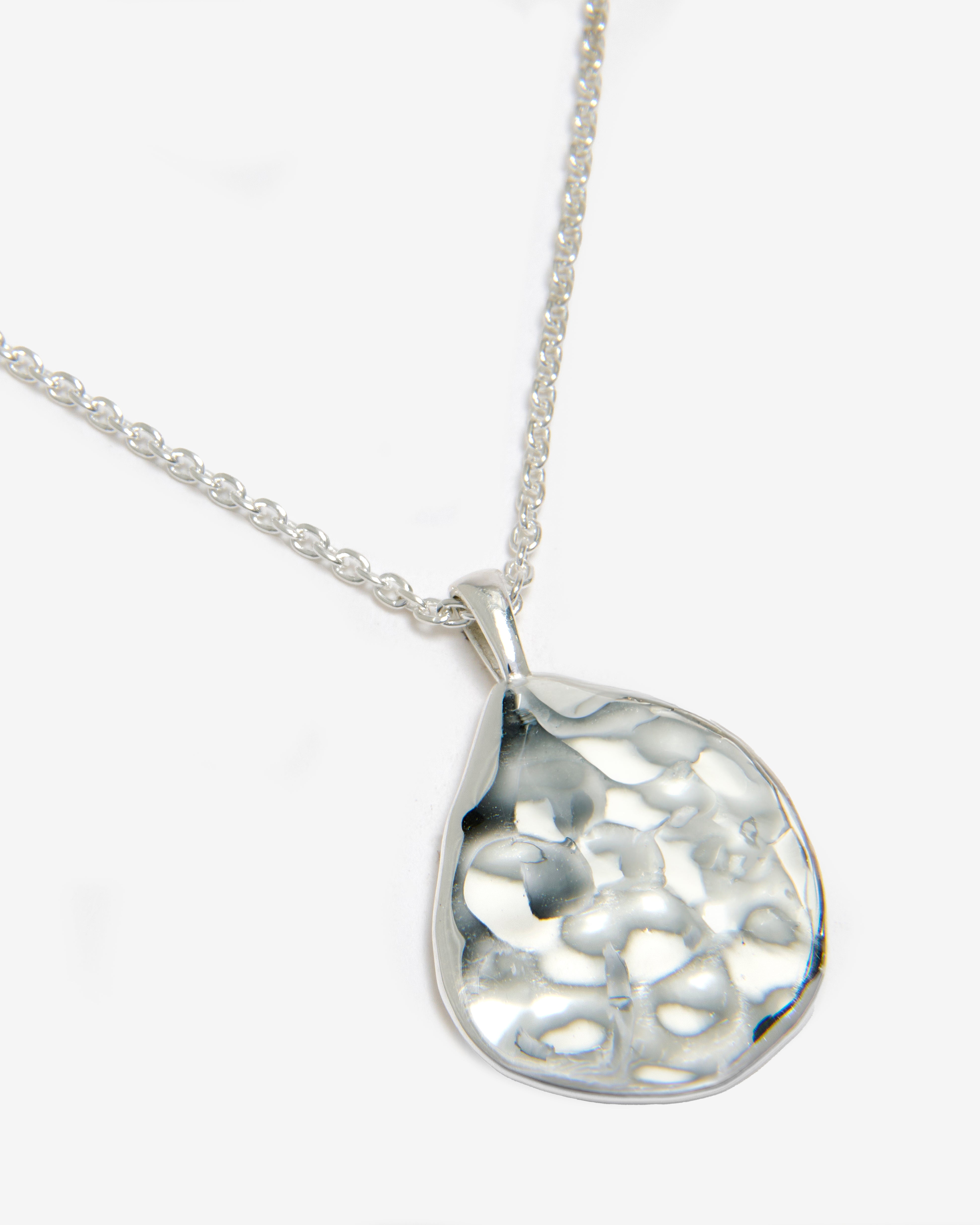 SILVER HAMMERED PEBBLE PENDANT NECKLACE