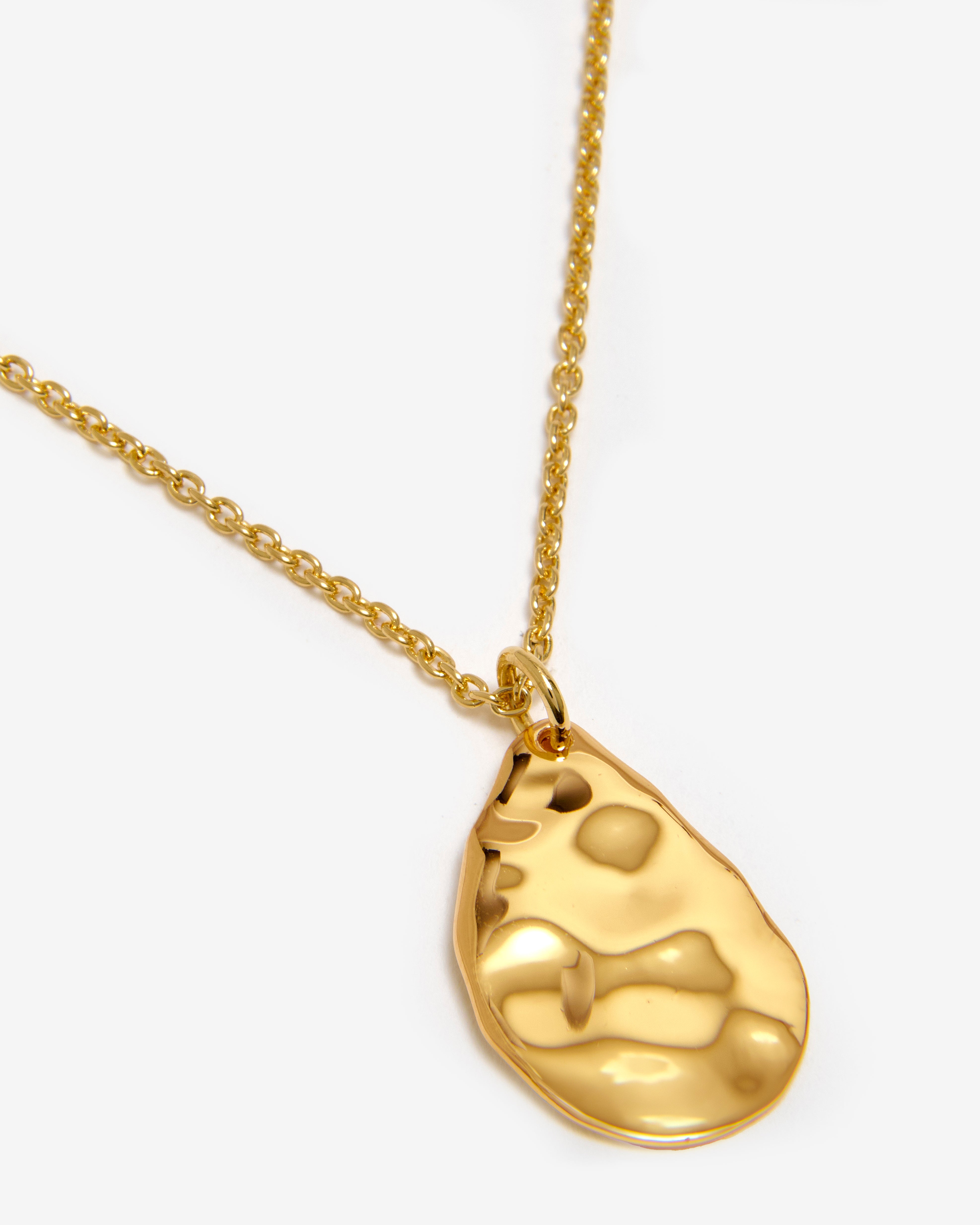 GOLD HAMMERED TEAR DROP PENDANT NECKLACE